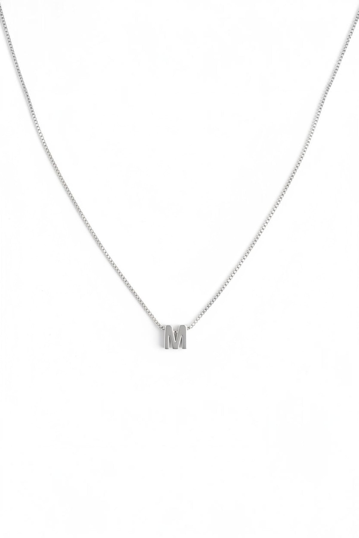Cadena letra inicial Plateada
